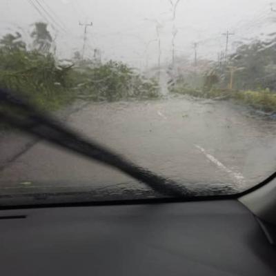 Hujan Badai Disertai Hujan Es Landa Kuala Tungkal, Sejumlah Rumah dan Warung Rusak