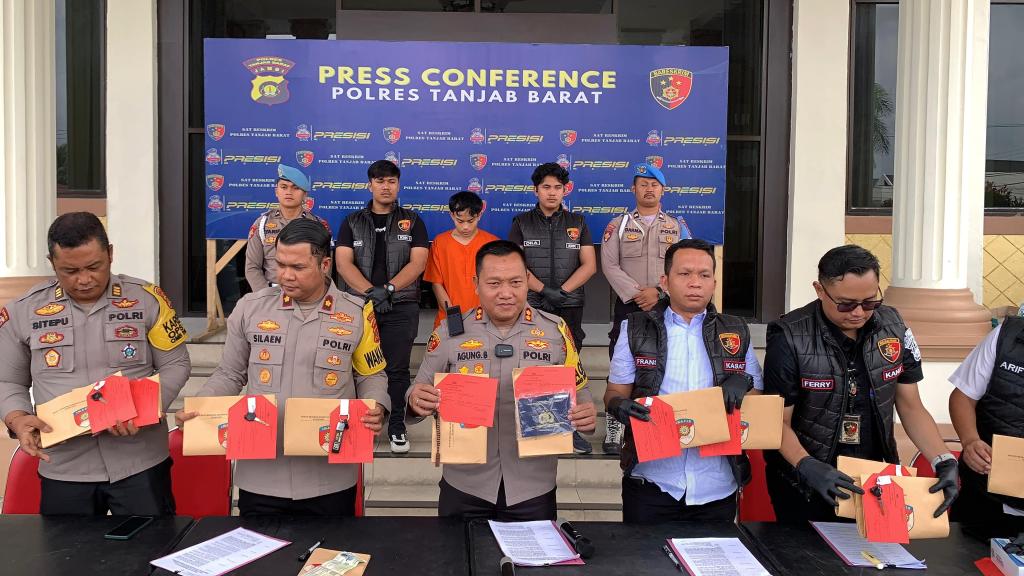 Kapolres Tanjab Barat Pimpin Press Release TP. Curanmor di Welcome Kuala Tungkal