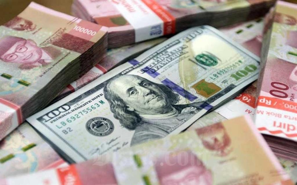 Rupiah Melemah Tembus Rp17.000 per Dolar AS, Waspada Dampaknya!
