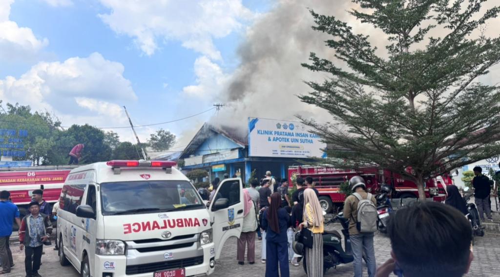 Kebakaran Hebat di UIN STS Jambi, Sejumlah Ruko dan Kantor Bank Ikut Terbakar