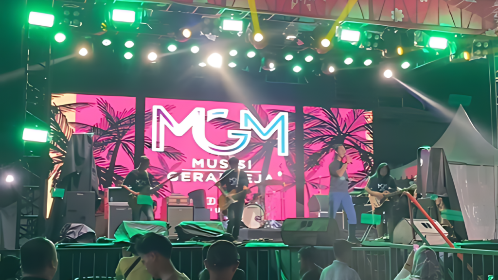 PEMBUKAAN FESTIVAL PENGABUAN DENGAN PENAMPILAN BERBAGAI ACARA