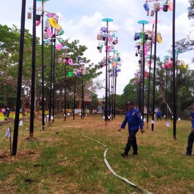 Merayakan HUT RI KE-79, Pihak DAMKAR Mengadakan Lomba Panjat Pinang