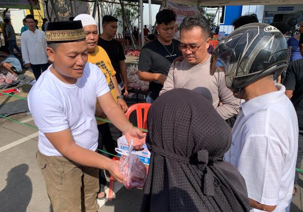 Tebar Daging, Rajut Silaturahmi: Polres Tanjab Barat Rayakan Idul Adha Penuh Cinta