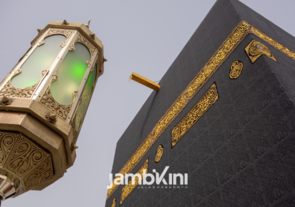 Sambut Tahun Baru Hijriah, Kiswah Ka'bah Diperbarui dengan Kain Penutup Baru
